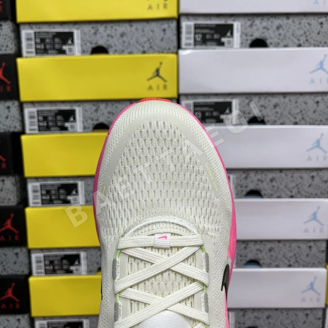 나이키 줌 보메로 18 IB7315-100 201101 Nike Zoom Vomero 18 상세 이미지 2