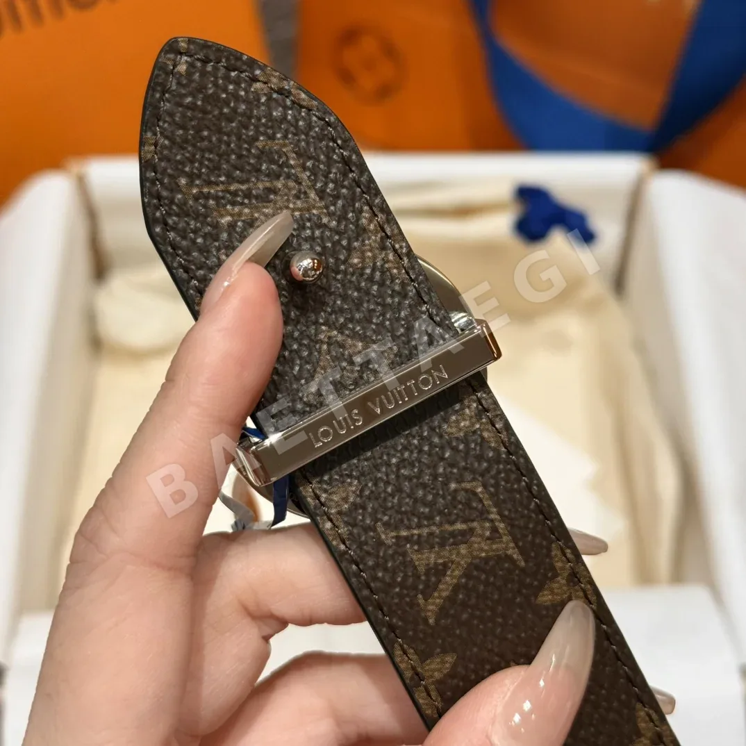 루이비통 모노그램 리버시블 가죽 벨트 상세 이미지 8
