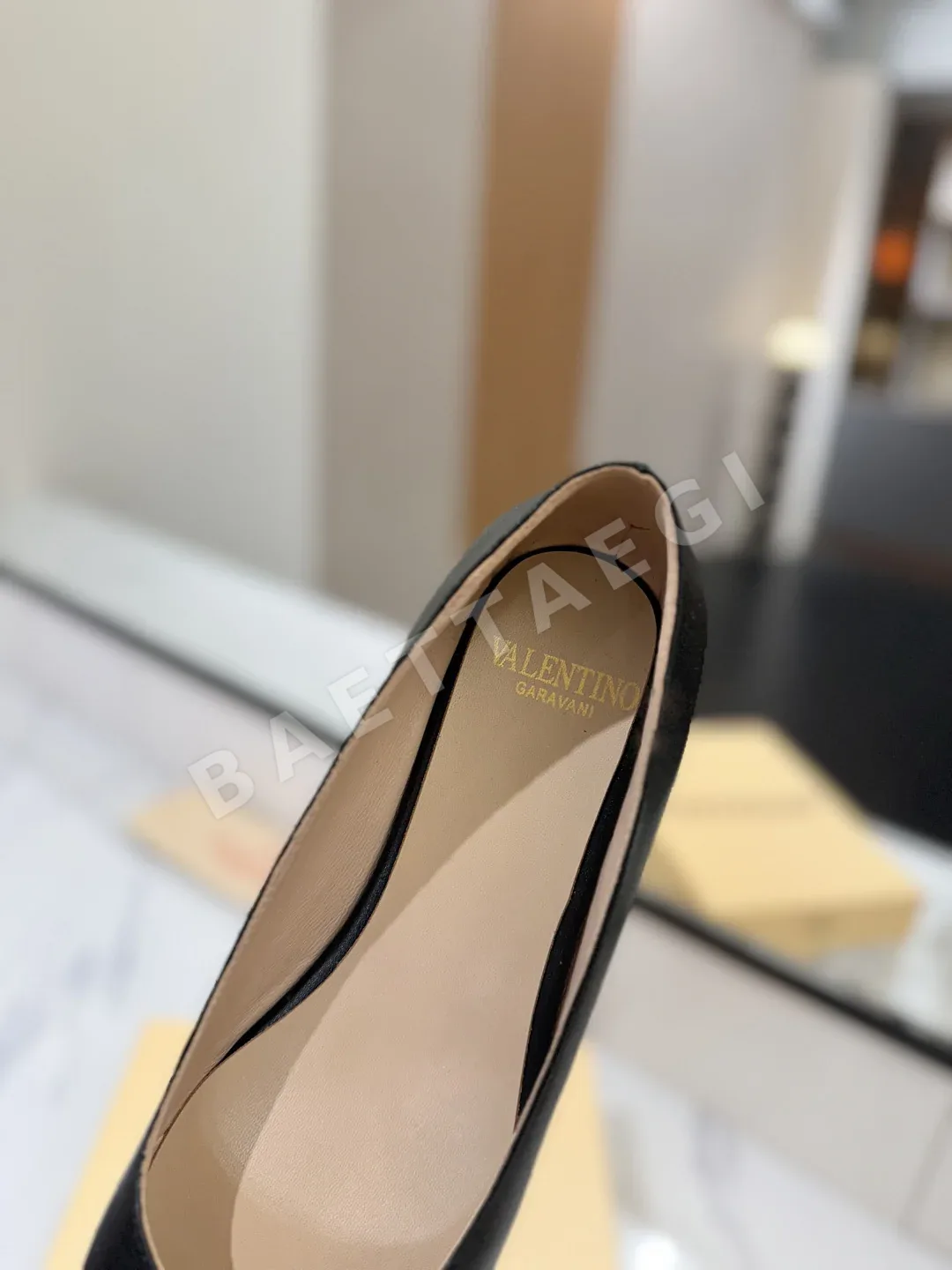 발렌티노 알뤼트 뒤 루아 라운드 토 발레리나 슈즈 상세 이미지 7