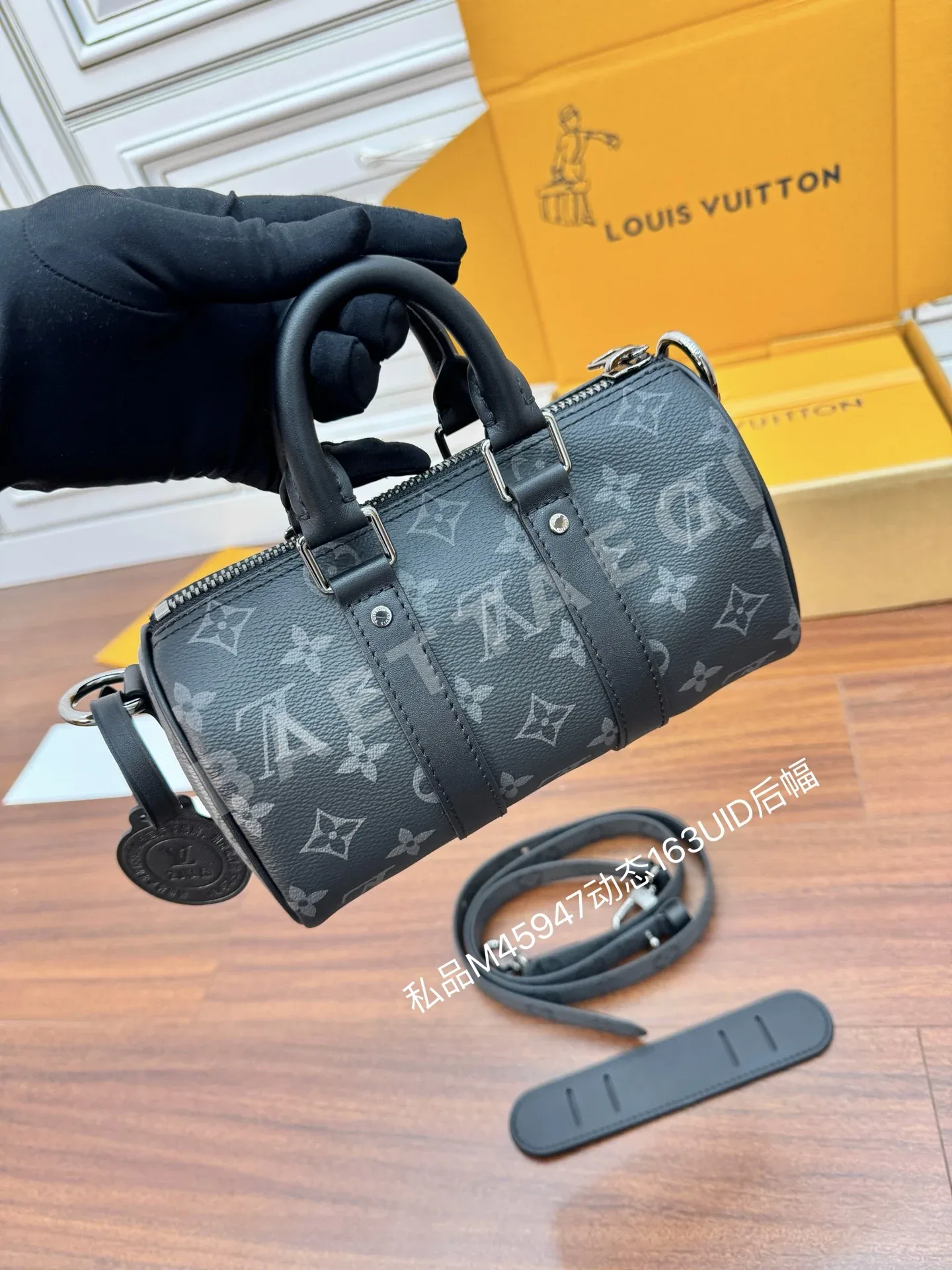 루이비통 다이아몬드 패턴 가죽 숄더백 M45947 상세 이미지 2