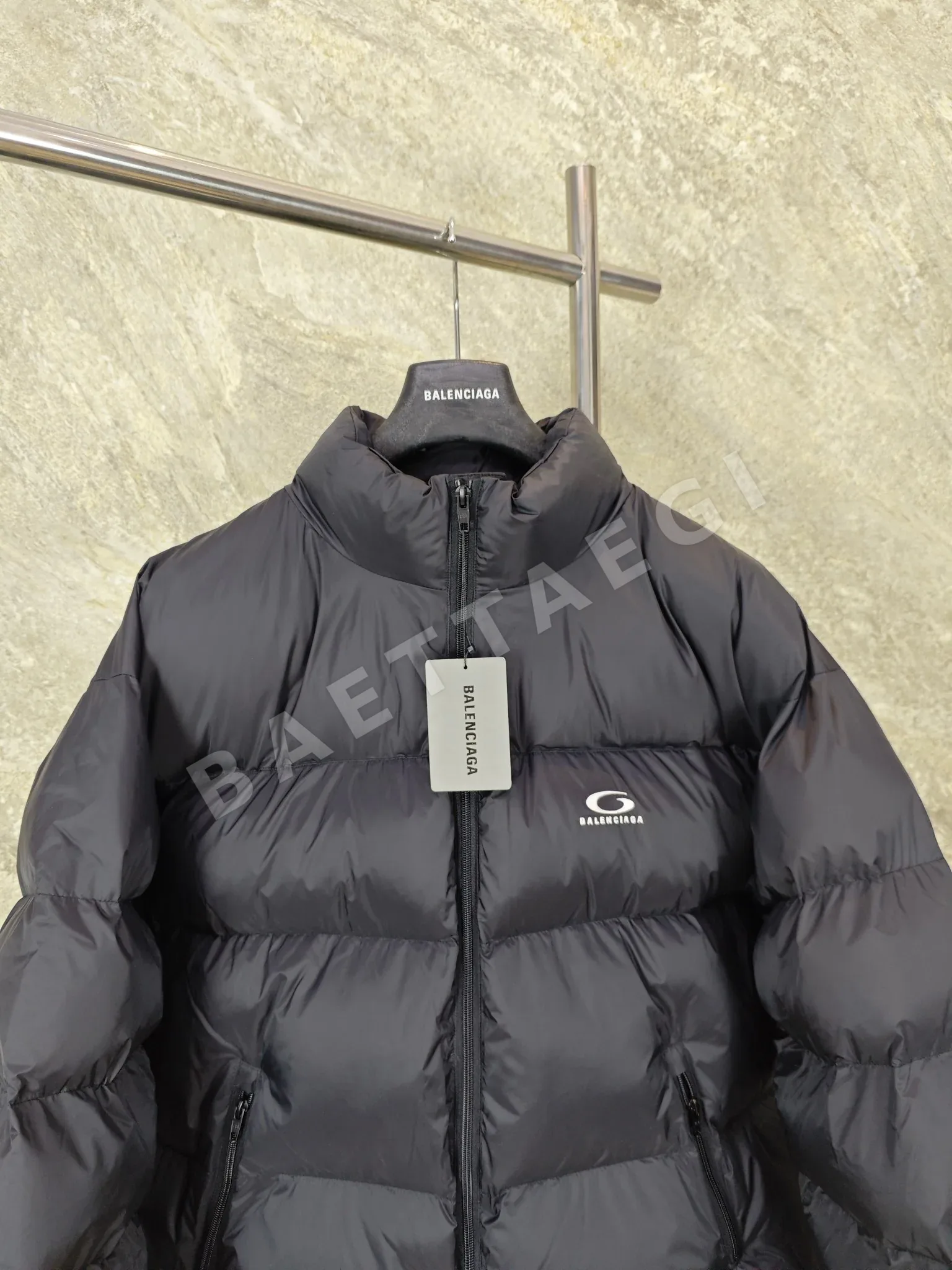 발렌시아가 스탠다드 푸퍼 패딩 25FW 상세 이미지 3