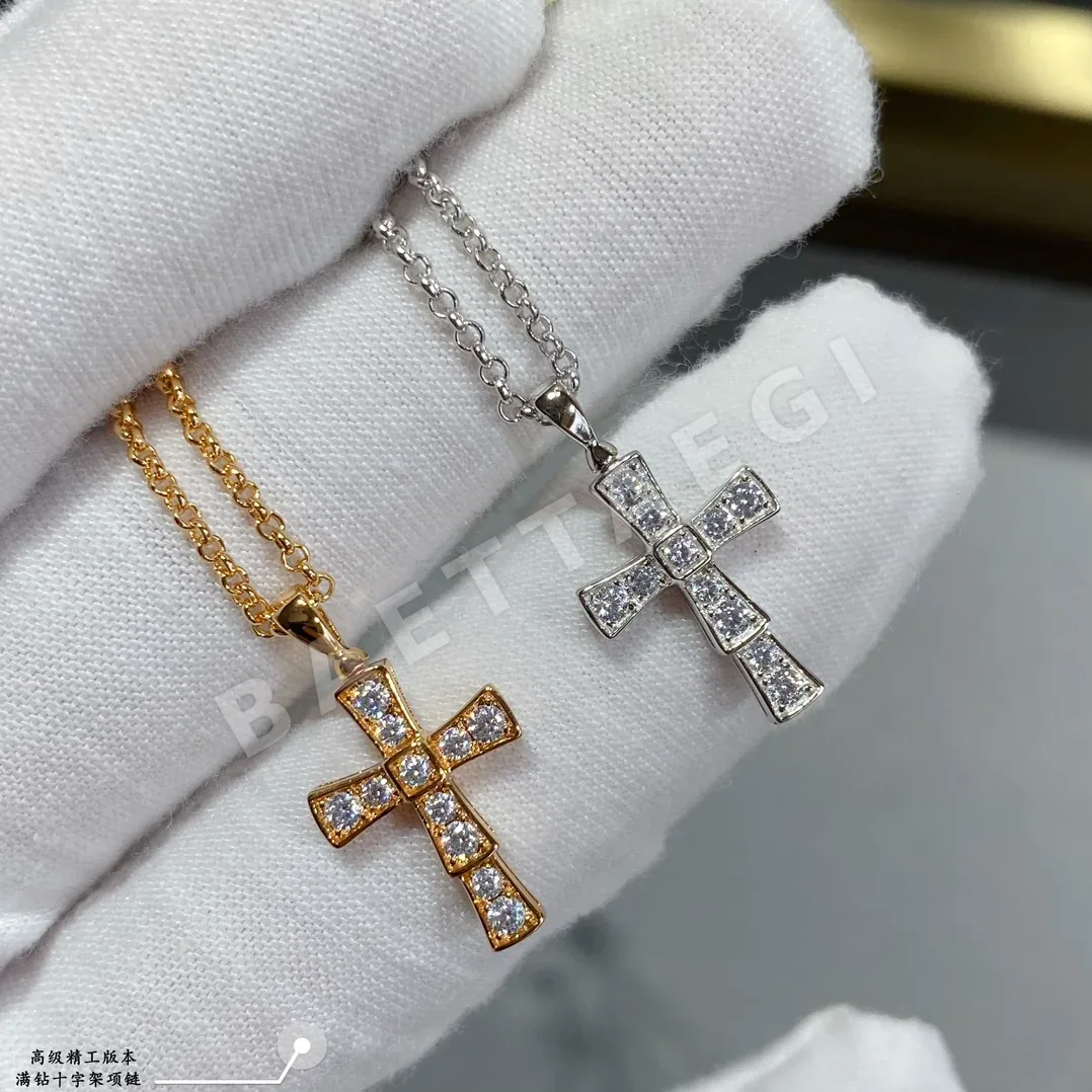 불가리 풀 다이아몬드 크로스 목걸이 상세 이미지 3
