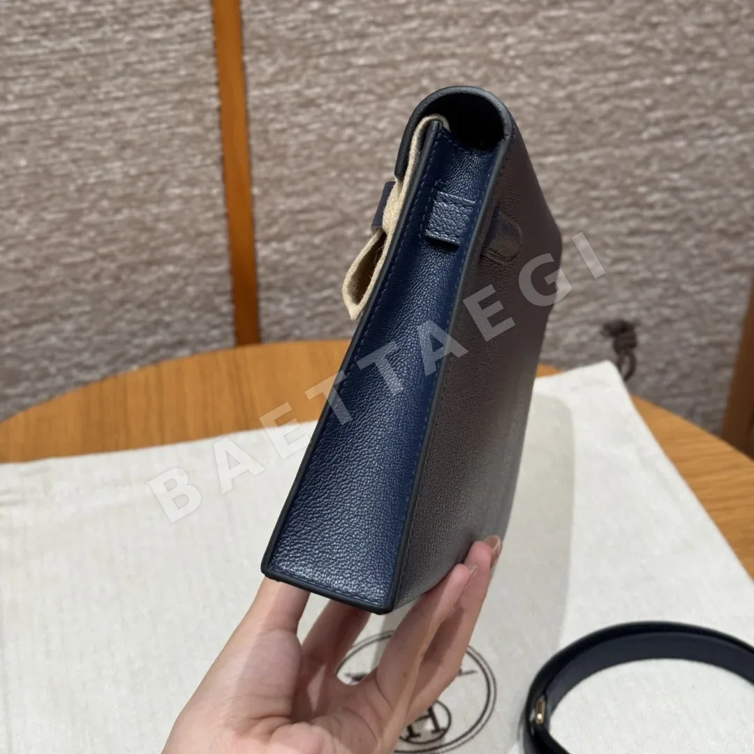 에르메스 켈리 엘란 사파이어 블루 염소가죽 언더암 가방 상세 이미지 4