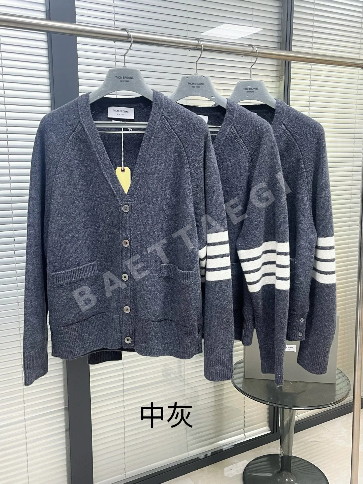 톰브라운 울 래글런 남성 가디건 상세 이미지 4