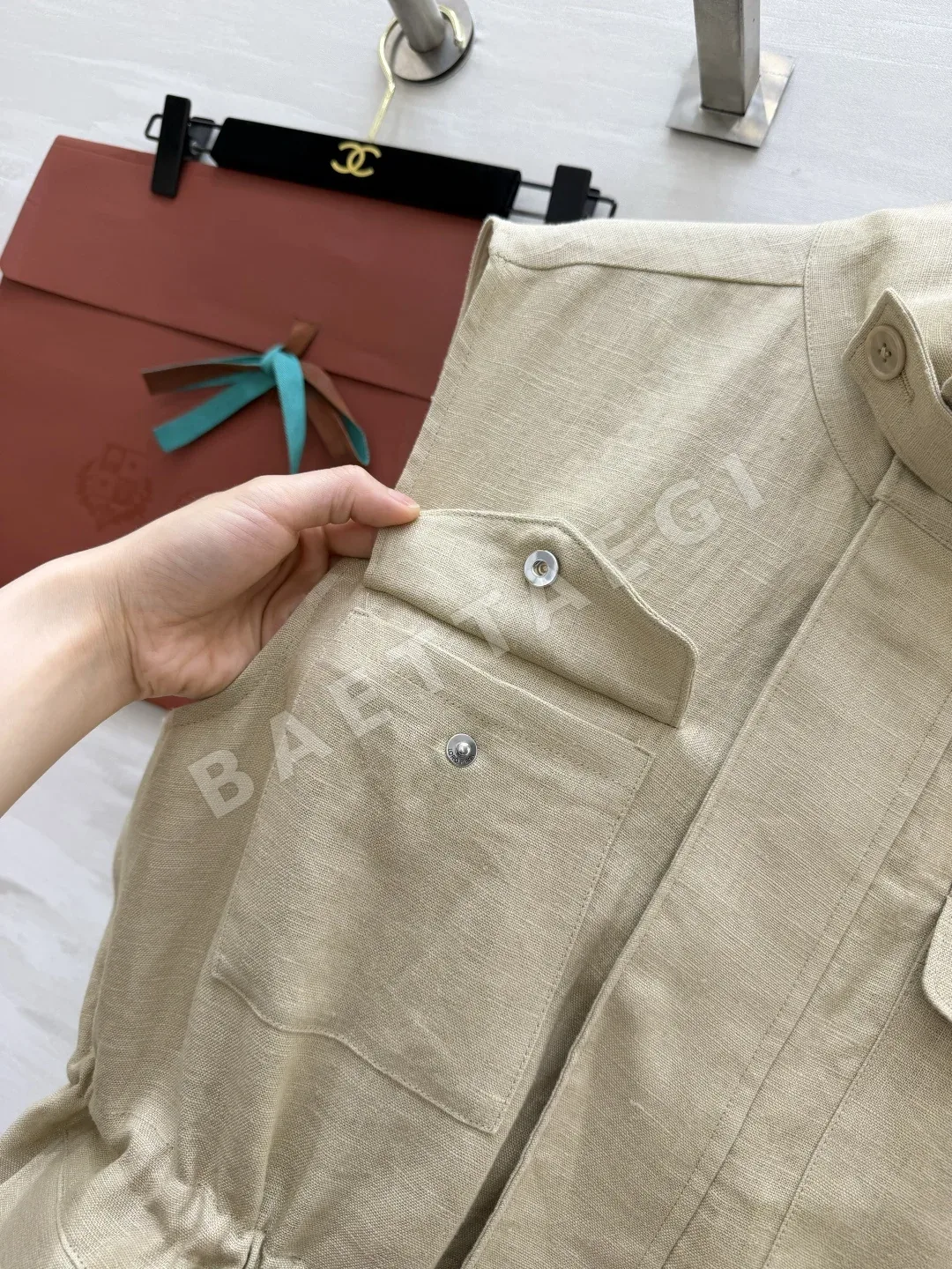 로로피아나 린넨 멀티포켓 베스트 여성의류 상세 이미지 4