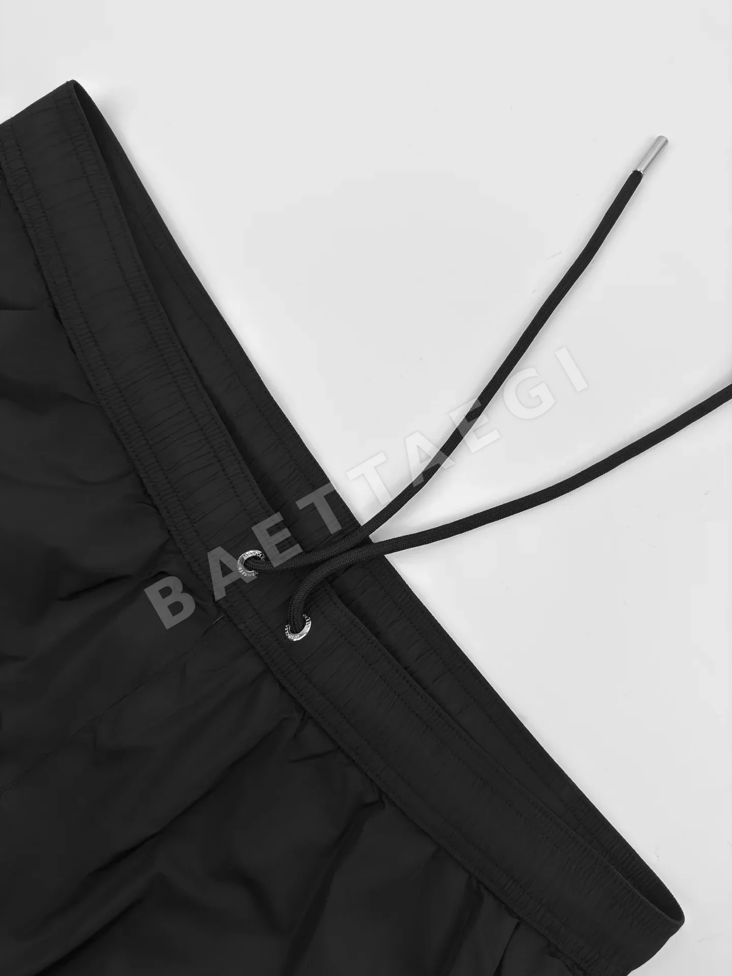 몽클레르 로고 포켓 메시 안감 남성 반바지 상세 이미지 3