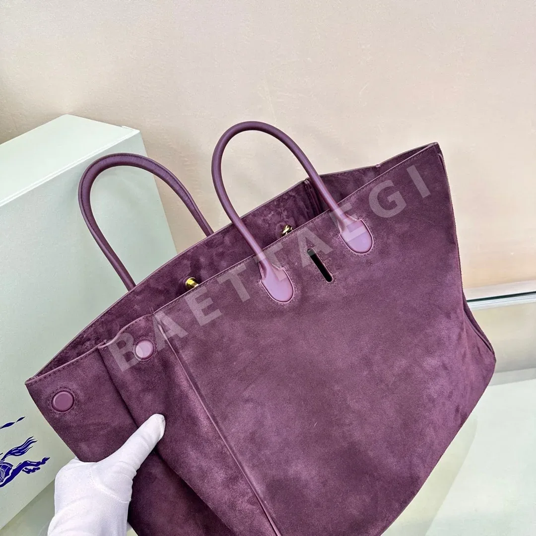 버버리 송아지가죽 토트백 상세 이미지 9
