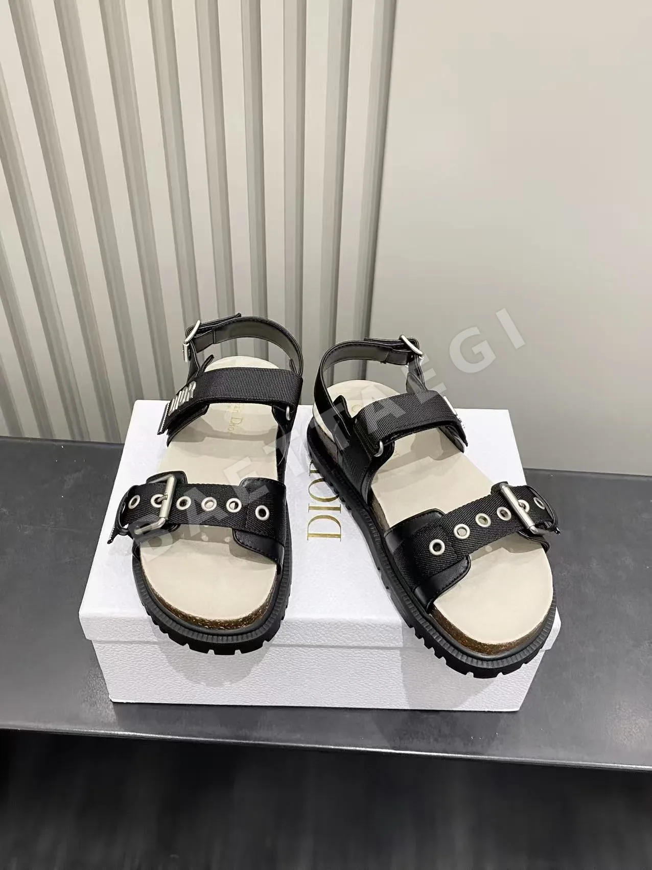 디올 벨크로 샌들 상세 이미지 5