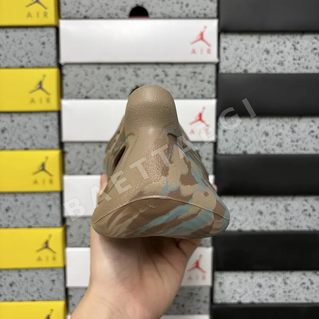 아디다스 [LW] 이지 폼 RNNR MX GY3969 200650 Adidas Yeezy Foam RNNR MX Sand Grey 상세 이미지 6