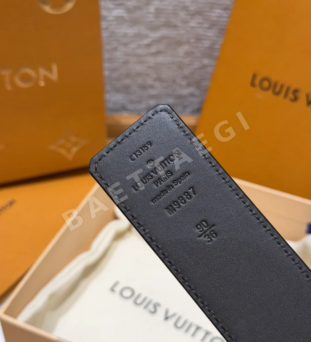 루이비통 이니셜 40mm 양면 가죽 벨트 상세 이미지 5