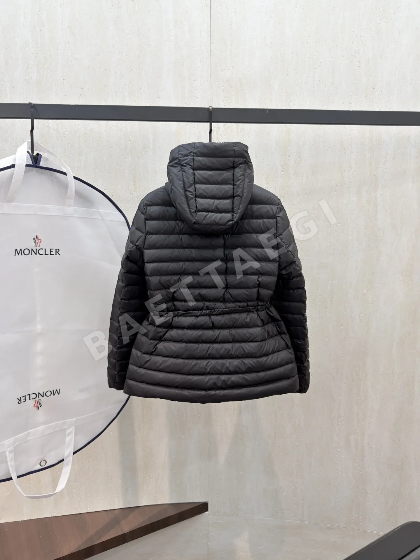 몽클레르 여성 패딩 상세 이미지 9