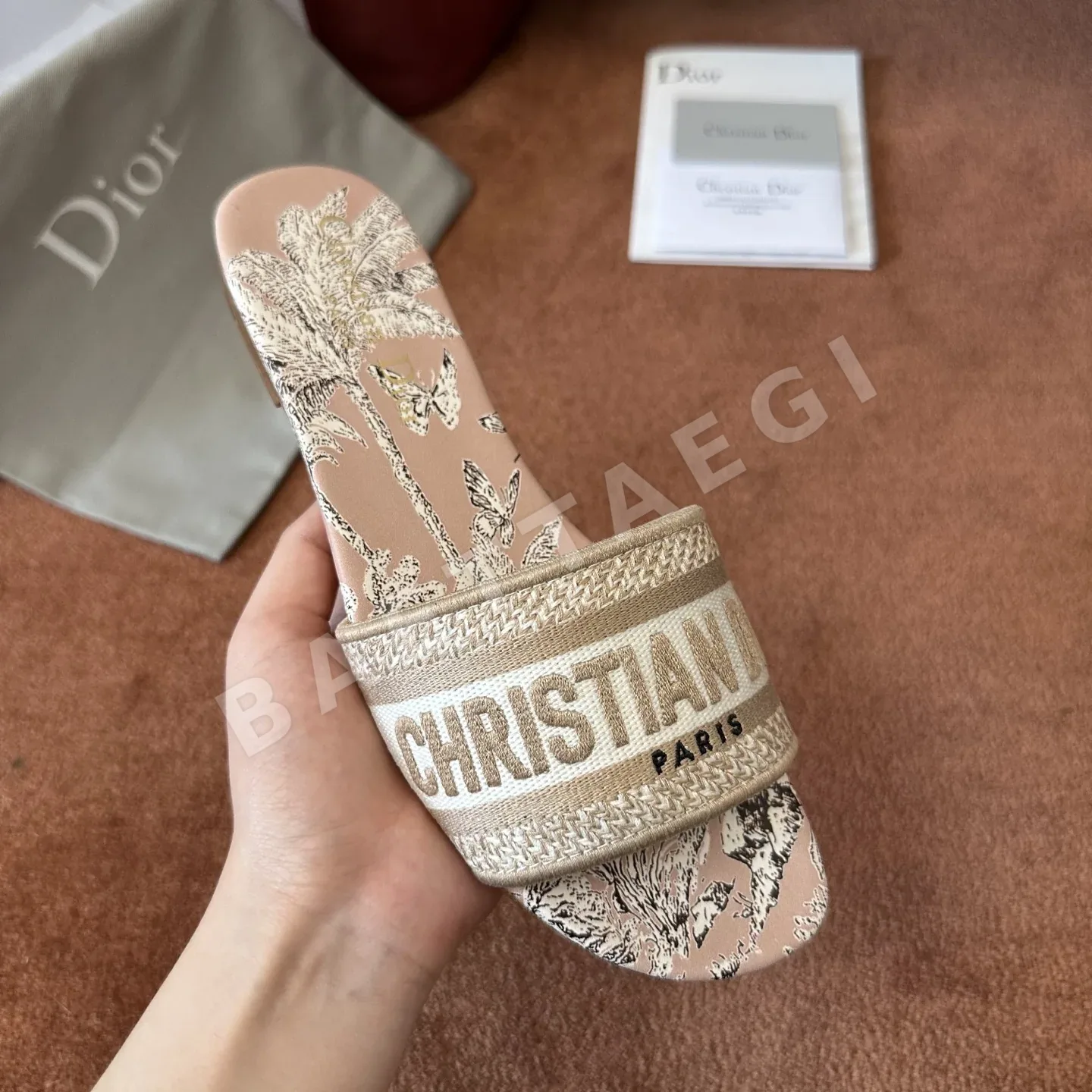 디올 로고 자수 캔버스 플랫 샌들 상세 이미지 3
