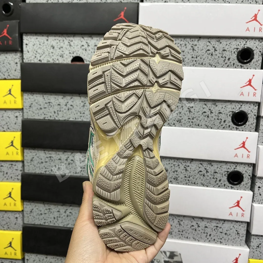 아식스 [XY] 젤 카하나 8 1012A978-302 200353 Asics Gel-Kahana 8 상세 이미지 6