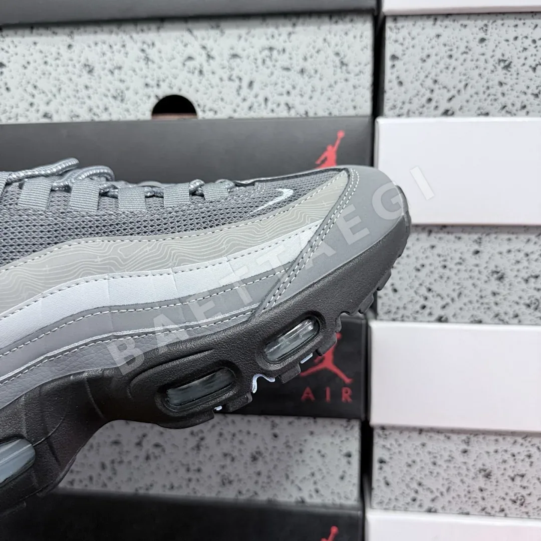 나이키 [XY] 에어 맥스 95 OG IB7682-001 201322 Nike Air Max 95 OG Big Bubble Cool Grey 상세 이미지 8