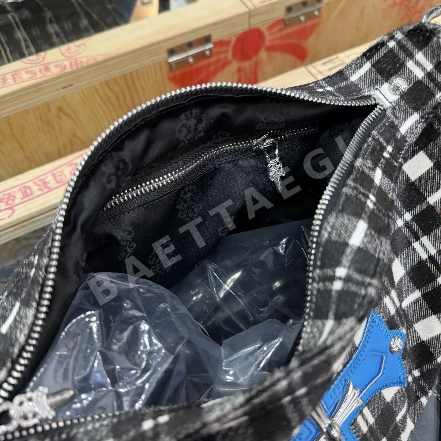 크롬하츠 블루 크로스 체크 리틀 라이온 가방 상세 이미지 8