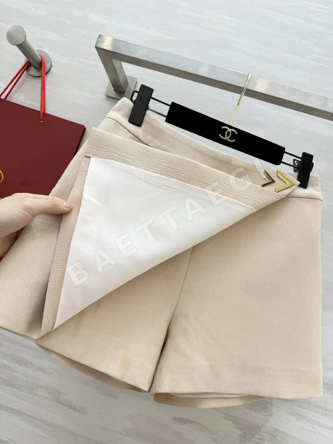 발렌티노 메탈 애로우 버클 하이웨이스트 A라인 큐롯 스커트 상세 이미지 2