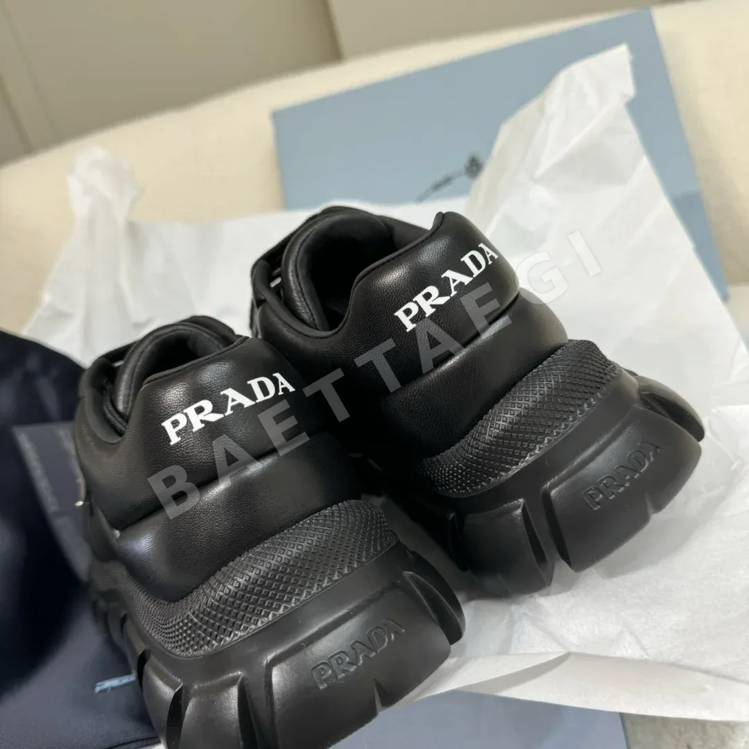 프라다 램스킨 가죽 스니커즈 상세 이미지 3