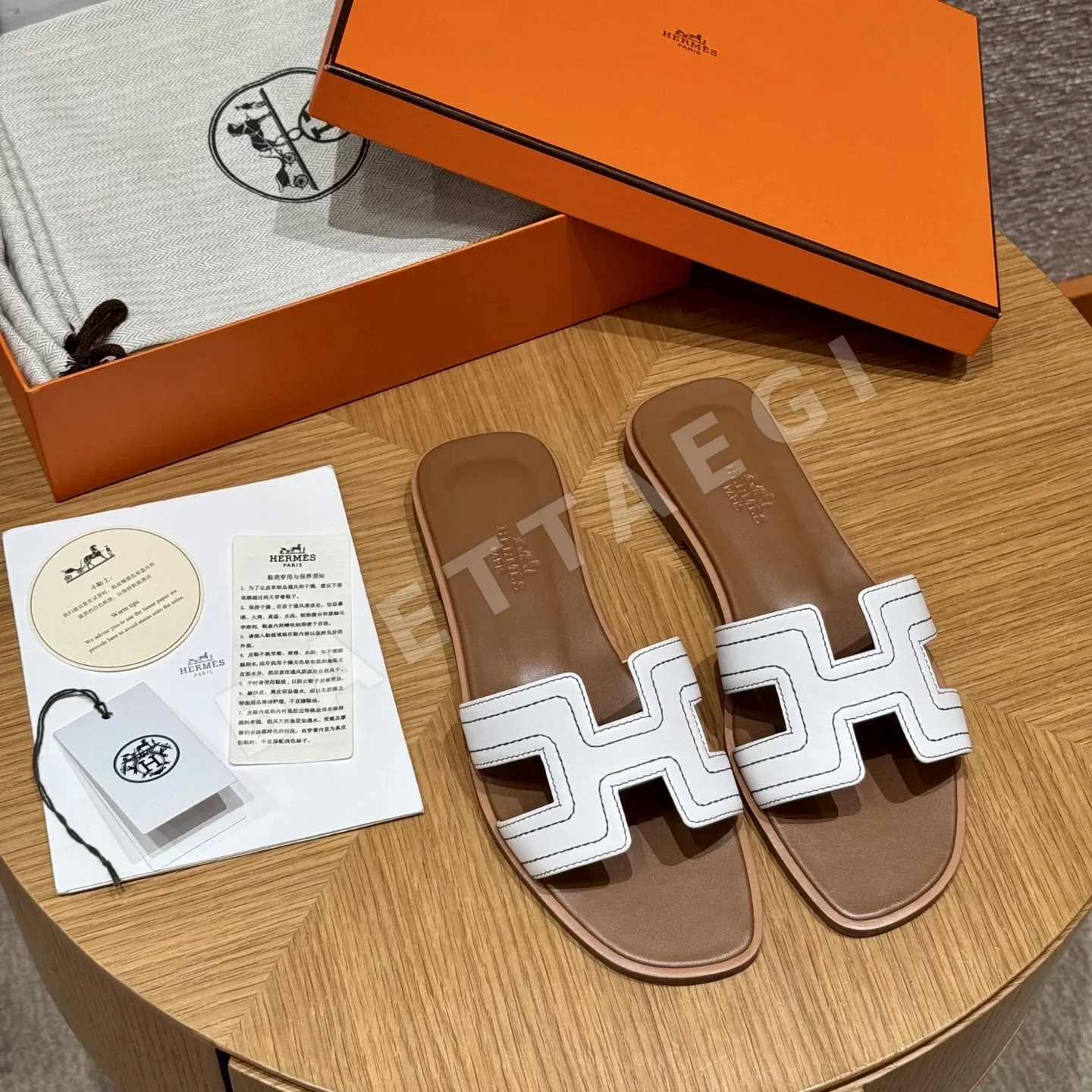 에르메스 오란 슬리퍼 퓨어 화이트 8527