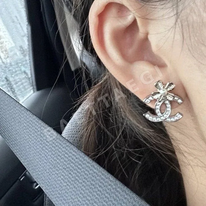 샤넬 더블 C 스터드 귀걸이 상세 이미지 8