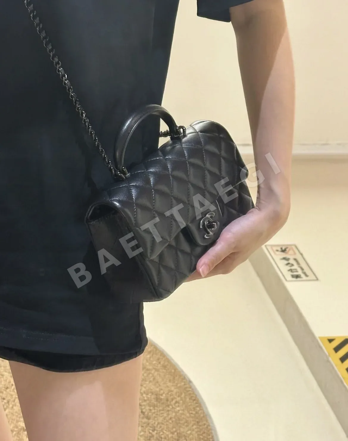 샤넬 클래식 플랩백 램스킨 가방 상세 이미지 2