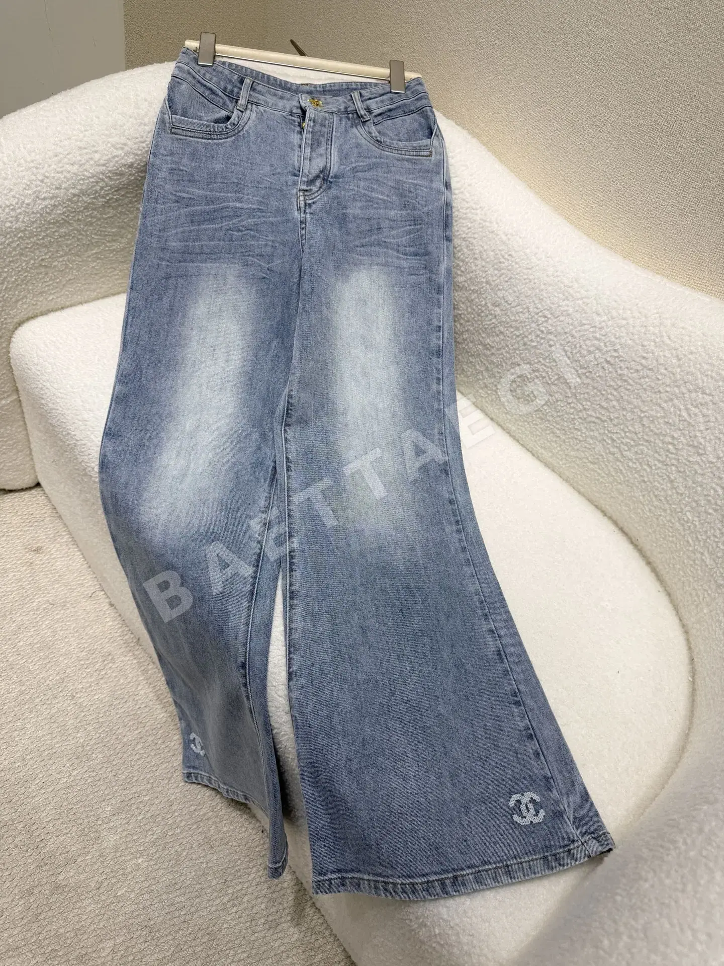 샤넬 자수 로고 플레어 데님 여성 바지 상세 이미지 1