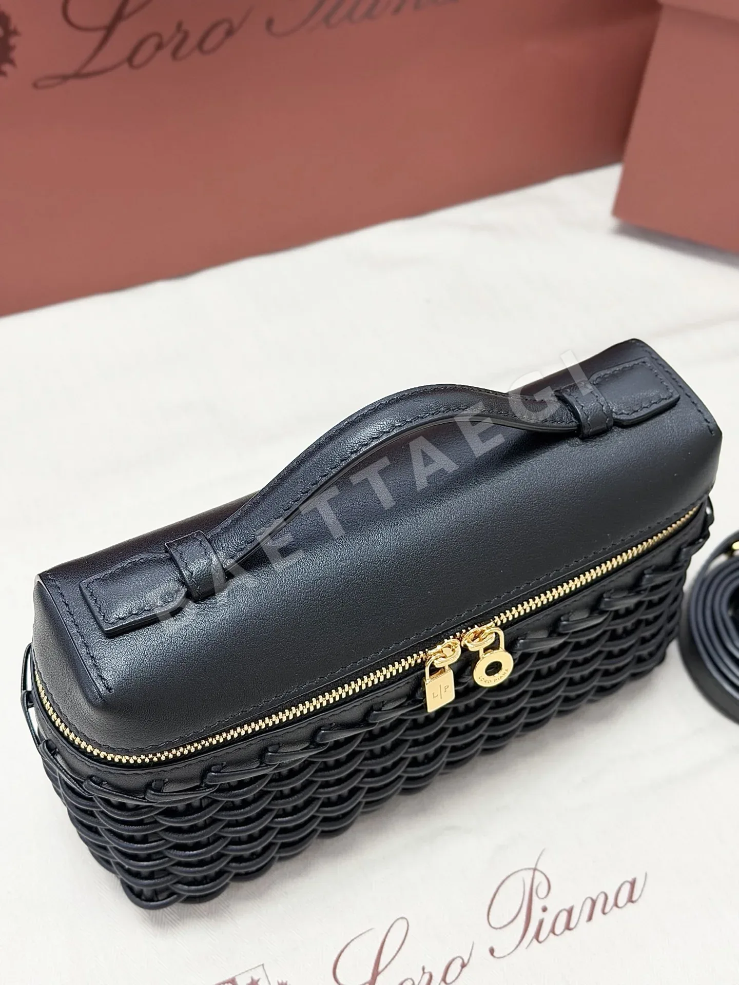 로로피아나 블랙 위브 클러치백 FAQ8706 상세 이미지 5