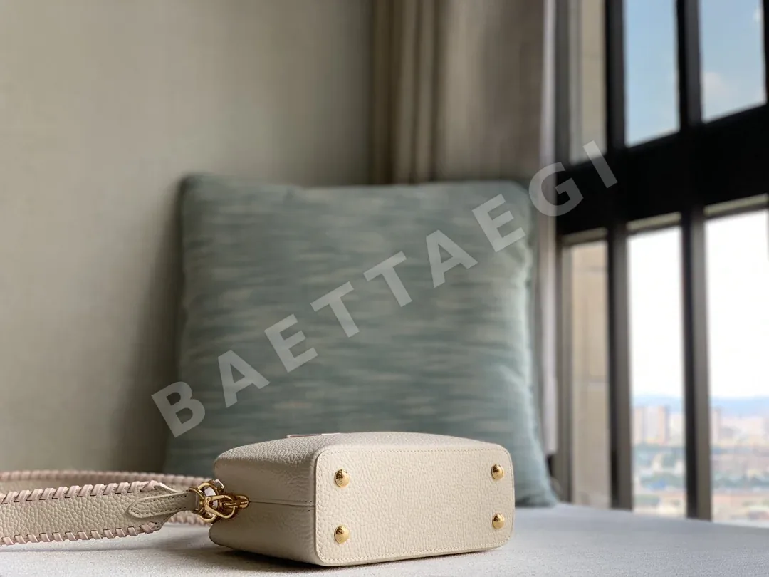 루이비통 캡시뉴 BB 핸드백 M21120 상세 이미지 4