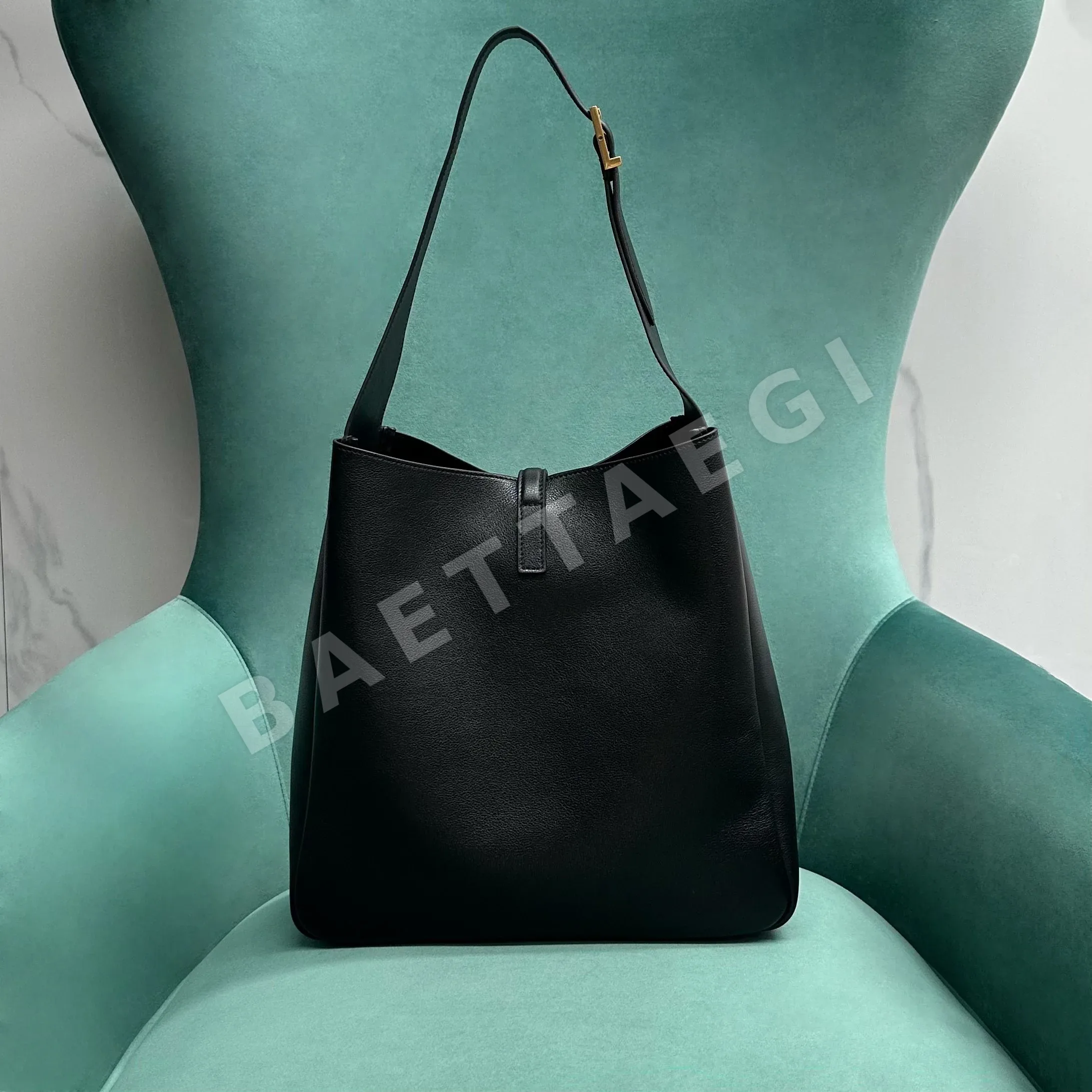 생로랑 LE5A7 호보 라지 언더암 가방 상세 이미지 3
