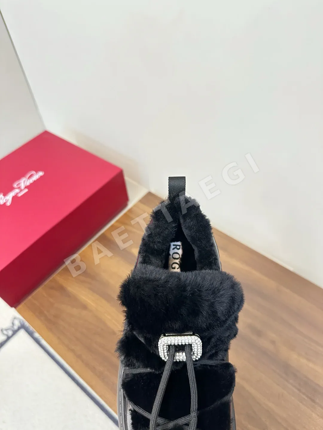 로저비비에 큐빅 버클 드로스트링 스웨이드 로퍼 상세 이미지 8