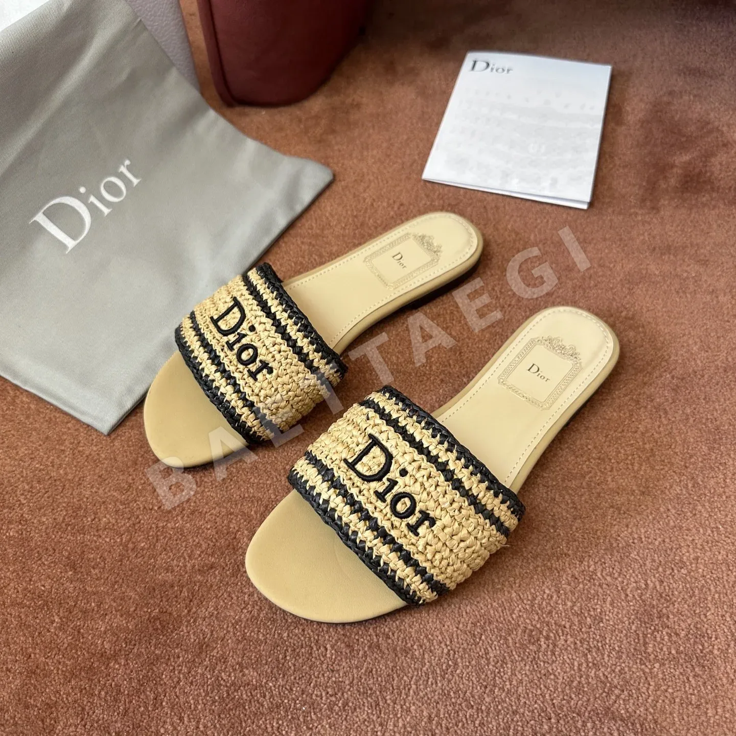 디올 로고 자수 캔버스 플랫 샌들 상세 이미지 2