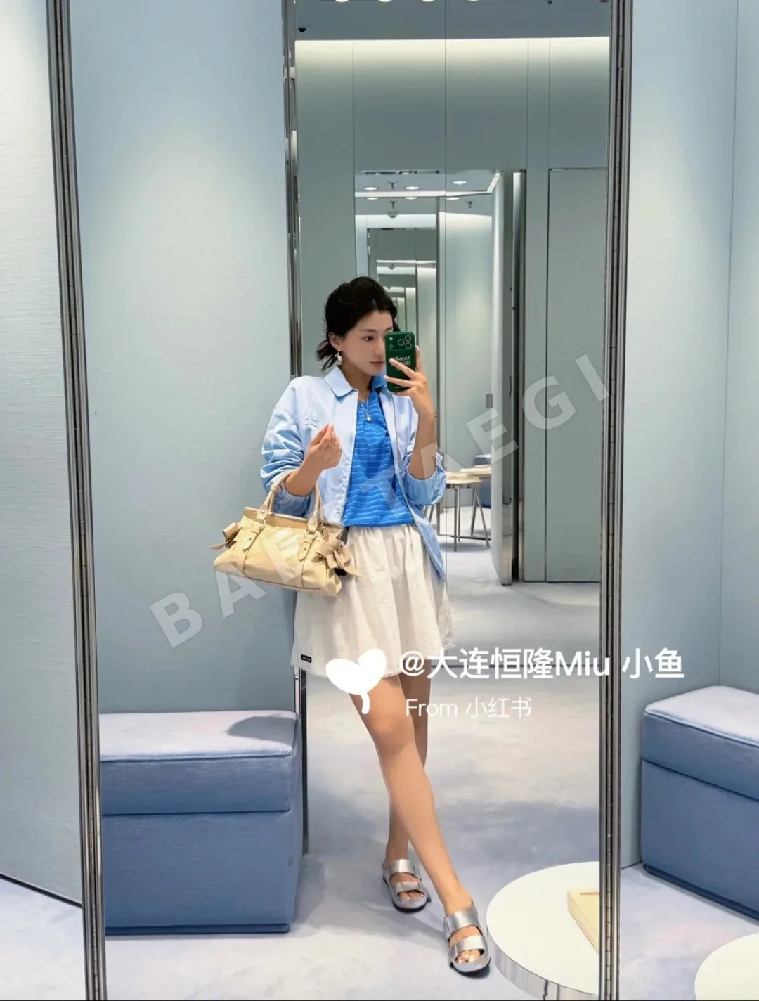 미우미우 라이트 블루 지퍼 여성 자켓 상세 이미지 2