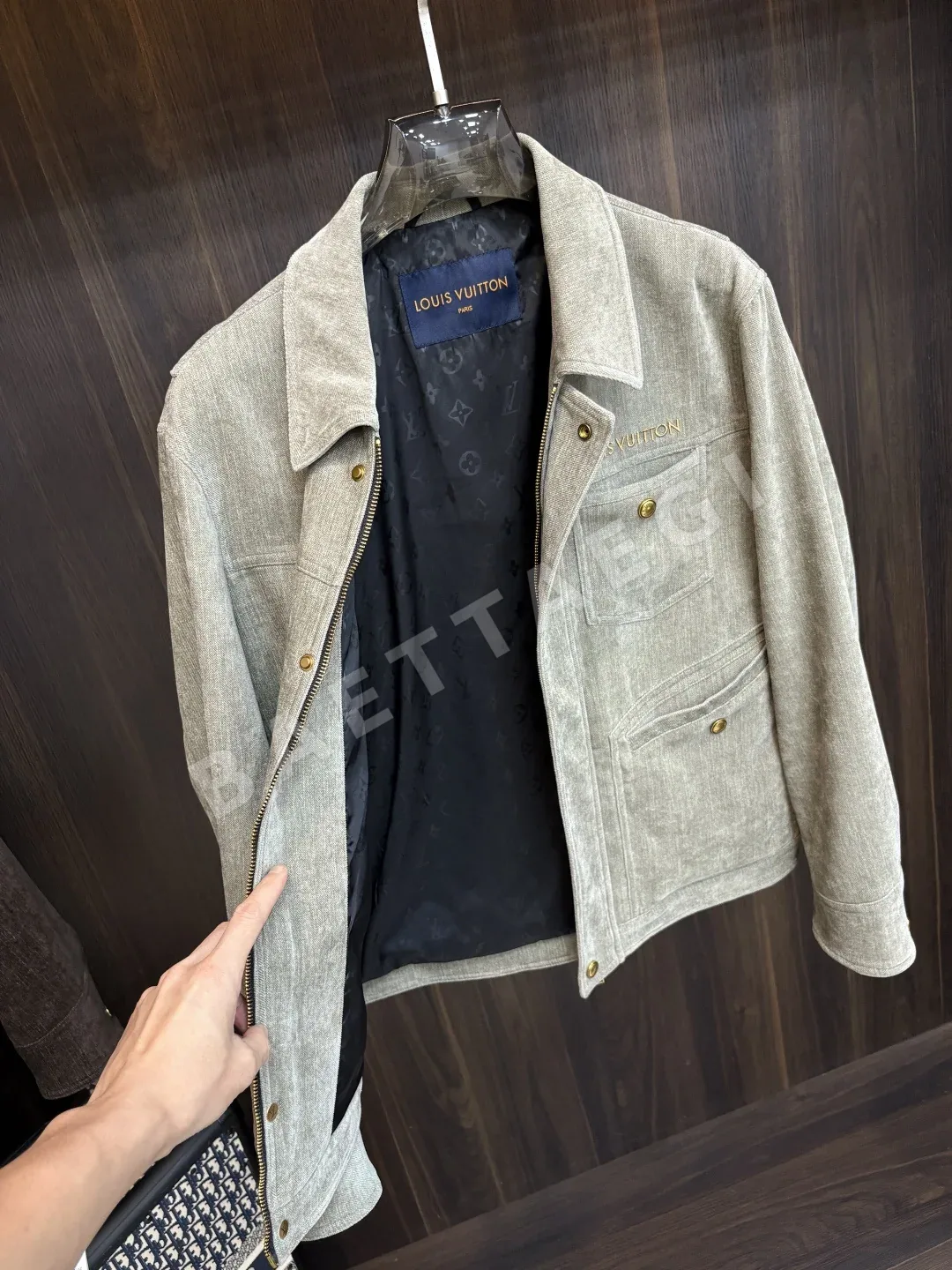 루이비통 로고 자수 남성 자켓 상세 이미지 4