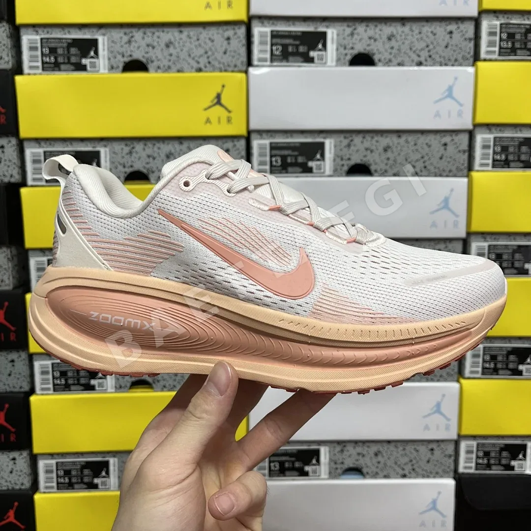 나이키 줌 보메로 18 HM6804-601 201105 Nike Zoom Vomero 18