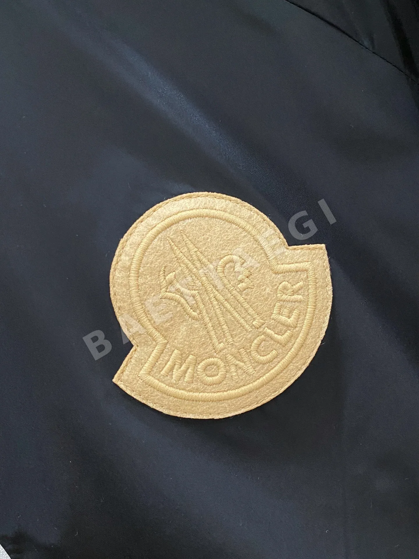 몽클레르 남성 클래식 로고 자켓 상세 이미지 4
