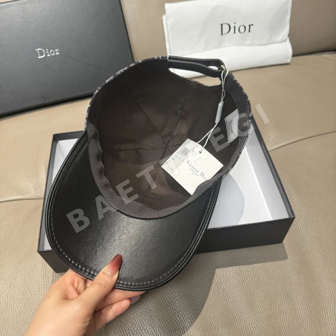 디올 모노그램 가죽 베이스볼 모자 상세 이미지 7