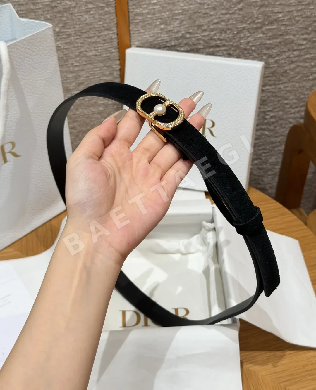 디올 다이아몬드 진주 장식 스웨이드 벨트 상세 이미지 3