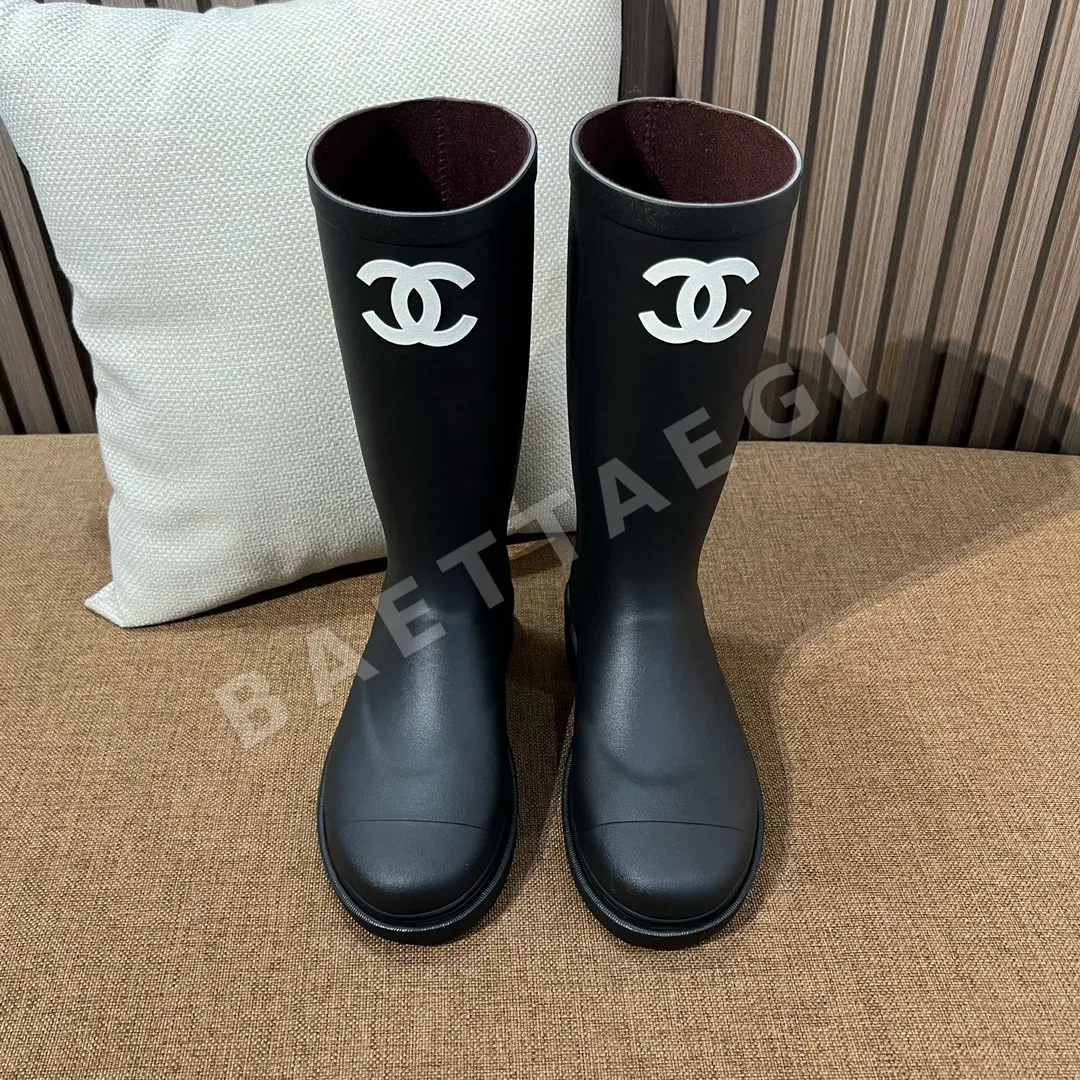 샤넬 레인부츠 85260