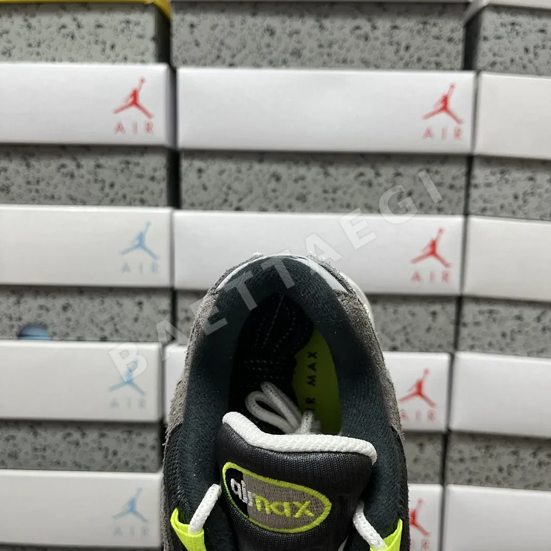 나이키 [GX] 에어 맥스 95 OG 블랙 그레이 HM4738-001 201221 Nike Air Max 95 OG Reverse 상세 이미지 5