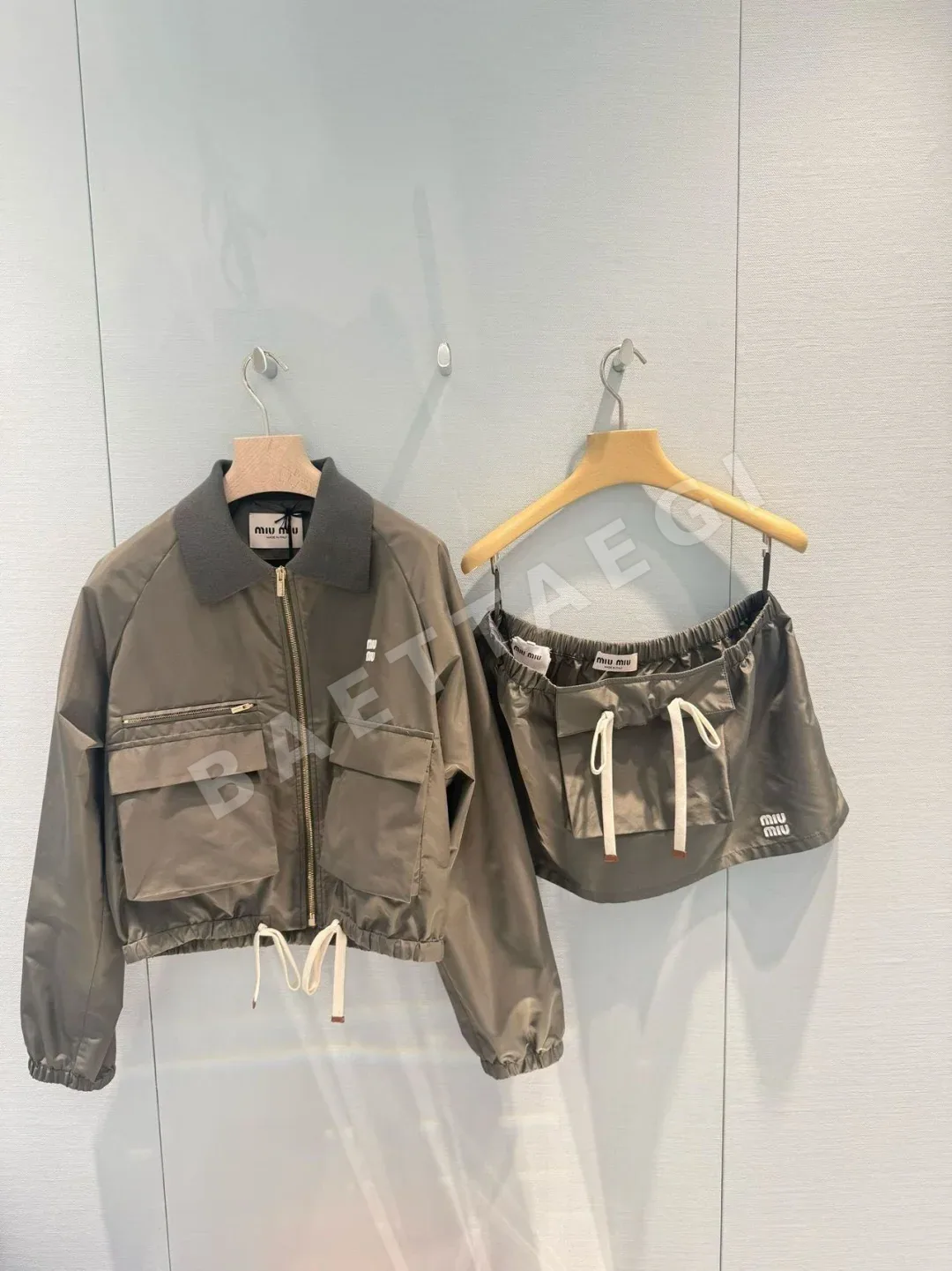 미우미우 메모리 실크 재킷 스커트 세트