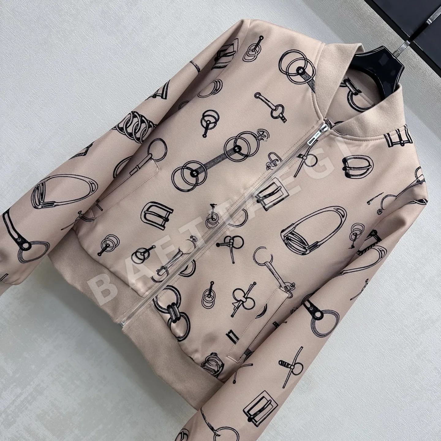 에르메스 승마 버클 프린트 베이스볼 자켓 상세 이미지 2