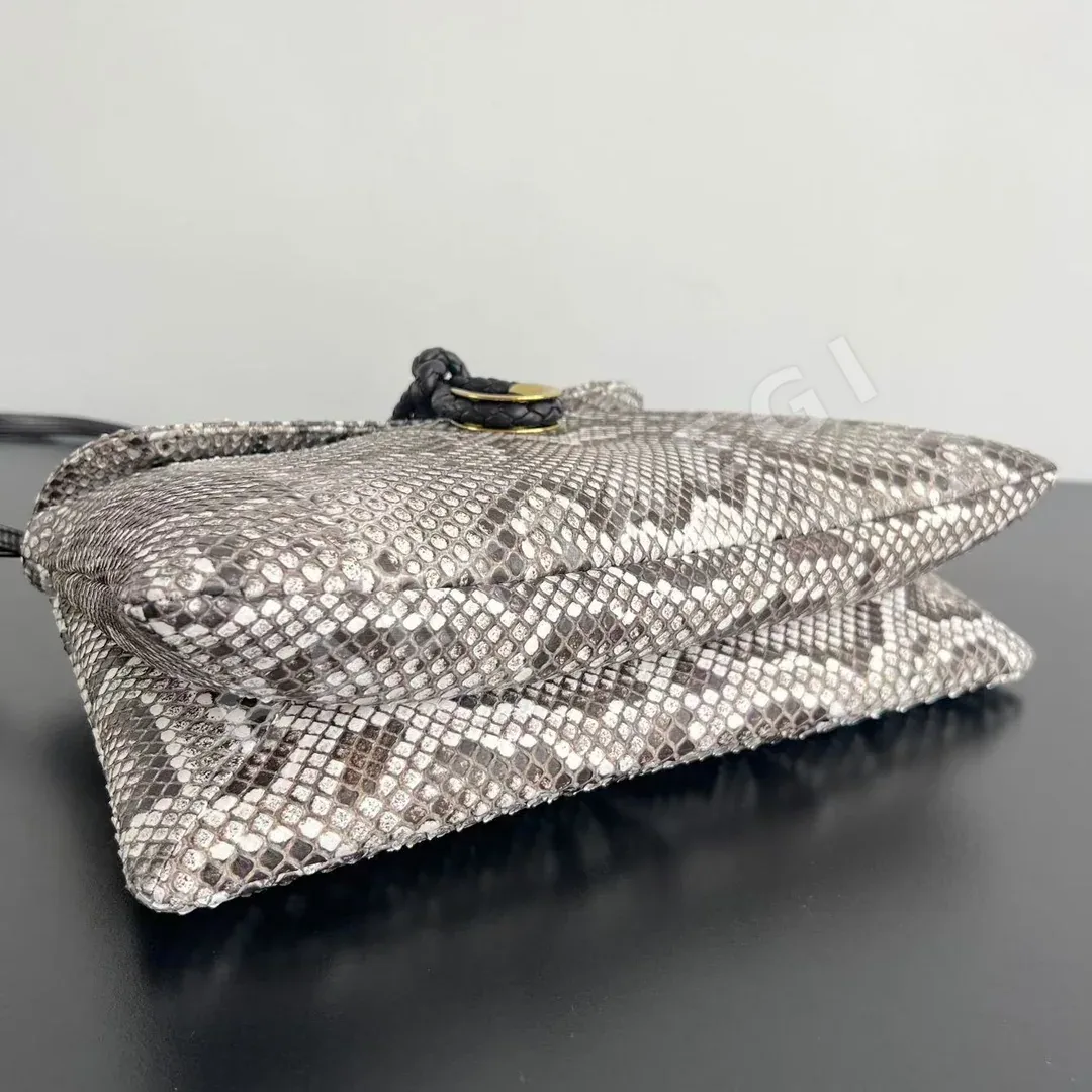 보테가베네타 파이손 가죽 크로스바디백 상세 이미지 4