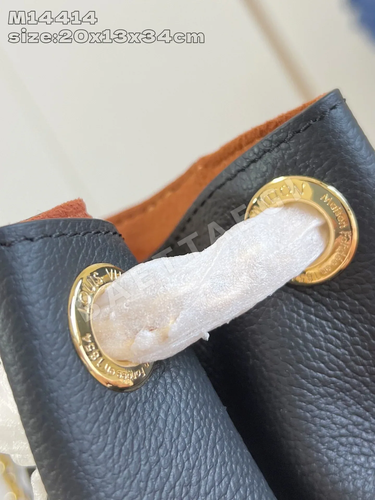 루이비통 애니타임 스몰 블랙 핸드백 M14414 상세 이미지 4