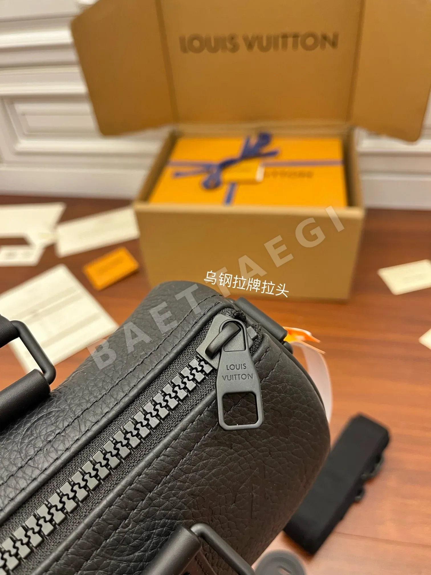 루이비통 M20900 가죽 가방 상세 이미지 6