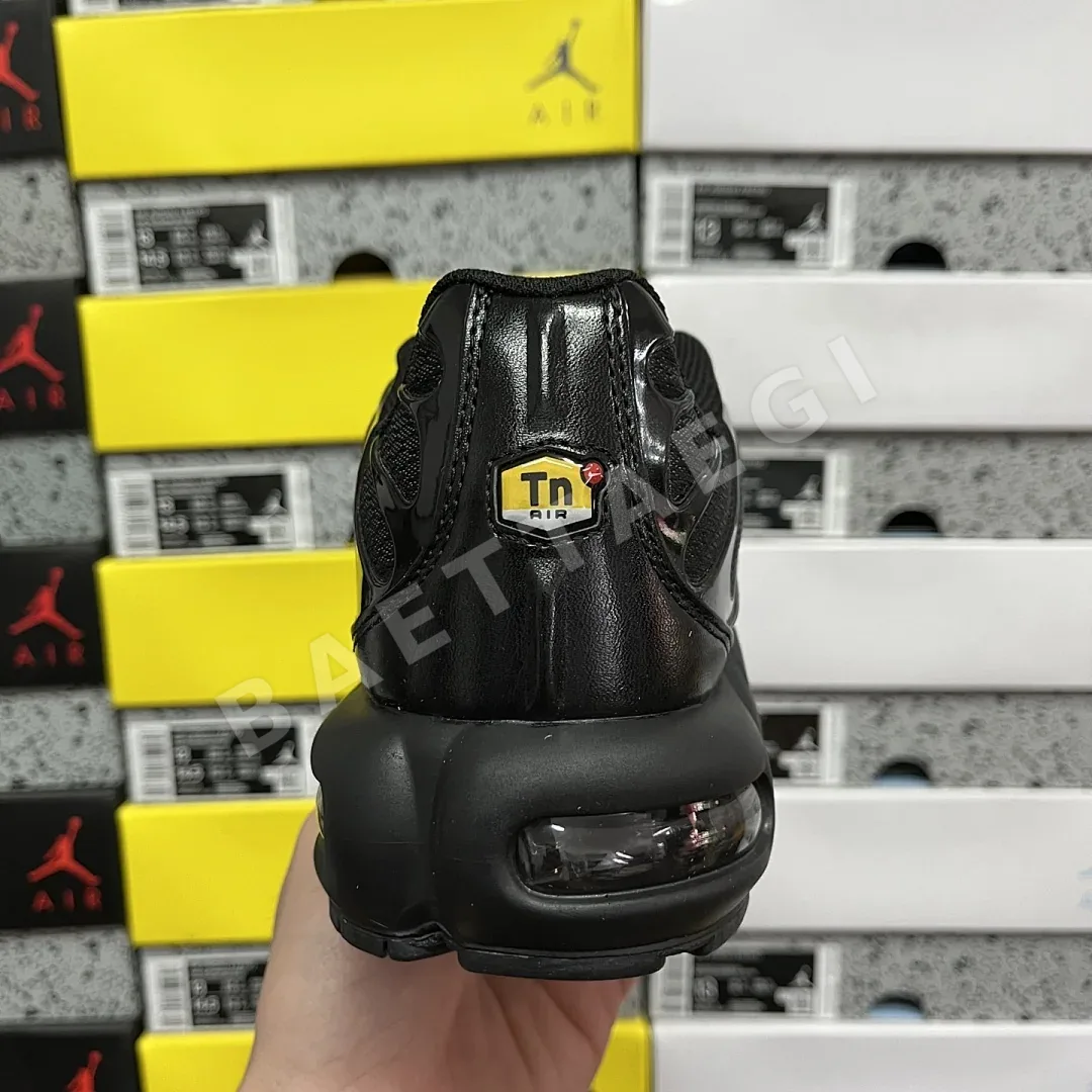 나이키 [DF] 에어 맥스 플러스 604133-050 201063 Nike Air Max Plus Triple Black 상세 이미지 3