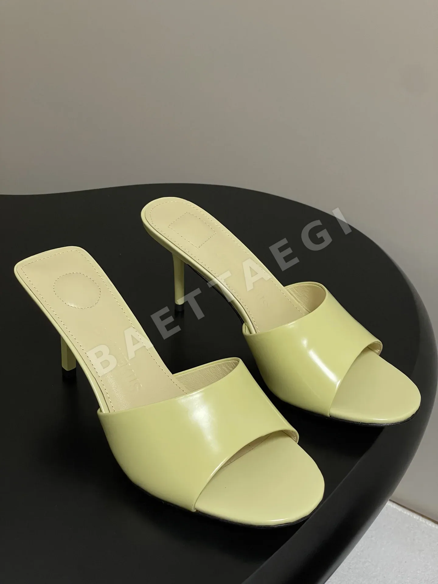 자크뮈스 스트랩 스틸레토 힐 85172