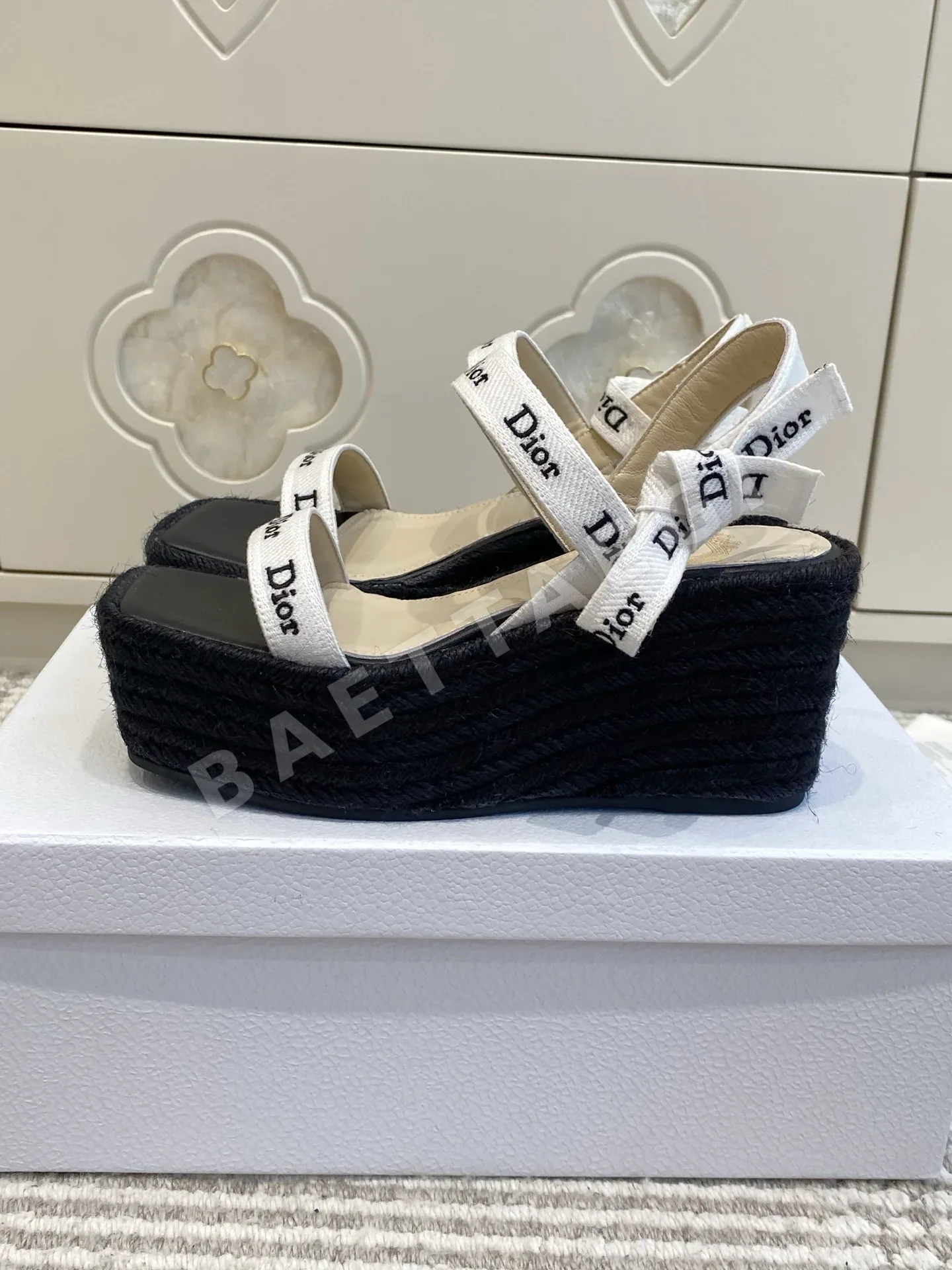 디올 더블 스트랩 웨지힐 샌들 상세 이미지 4