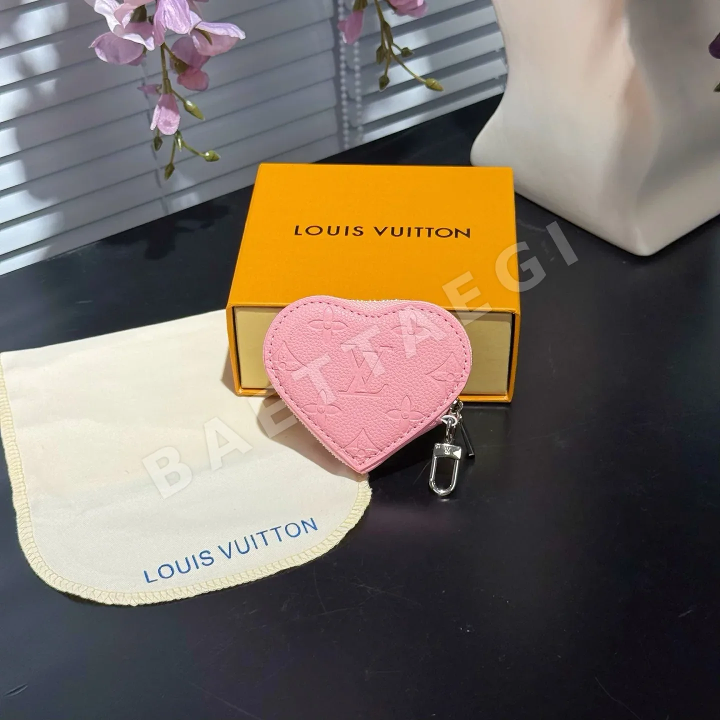 루이비통 LV 루이베어 하트 키링 160166