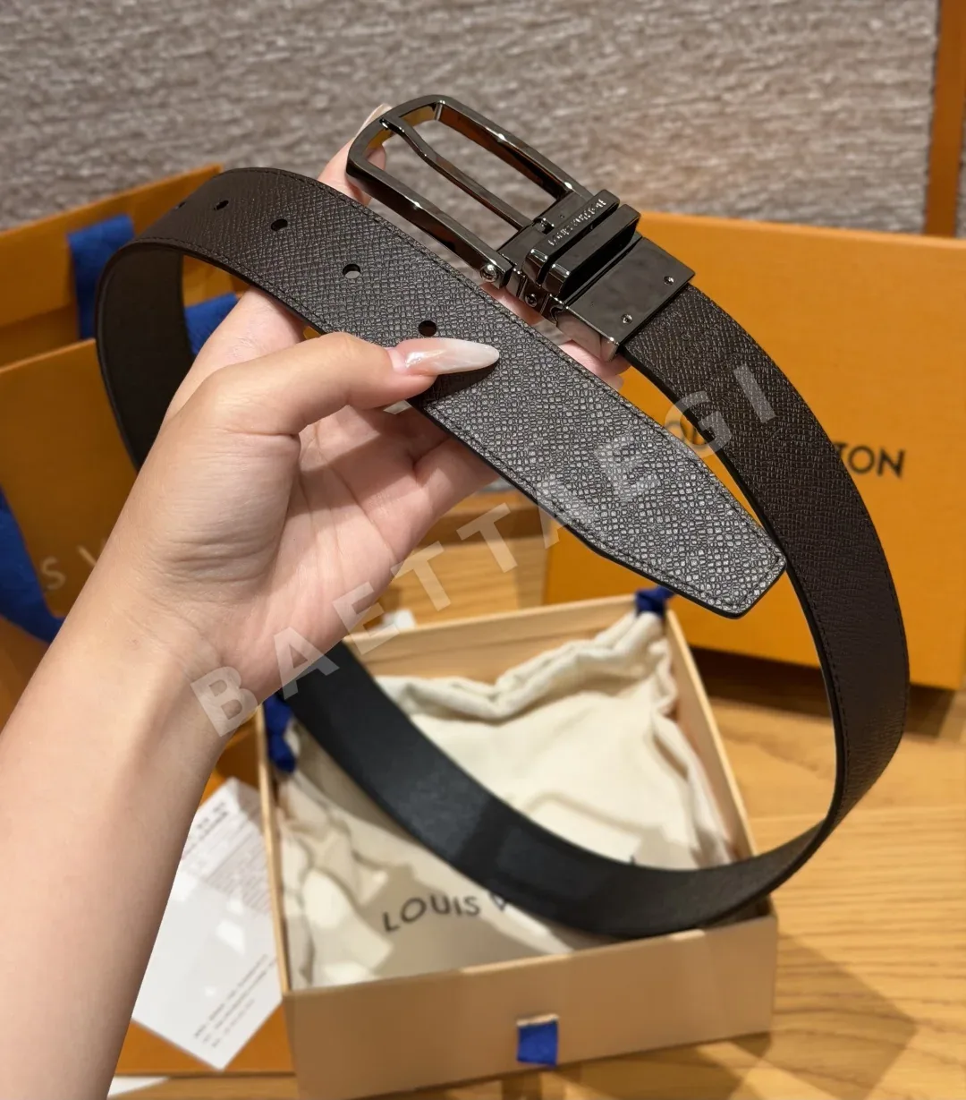 루이비통 폰누프 35mm 리버시블 가죽 벨트 상세 이미지 5