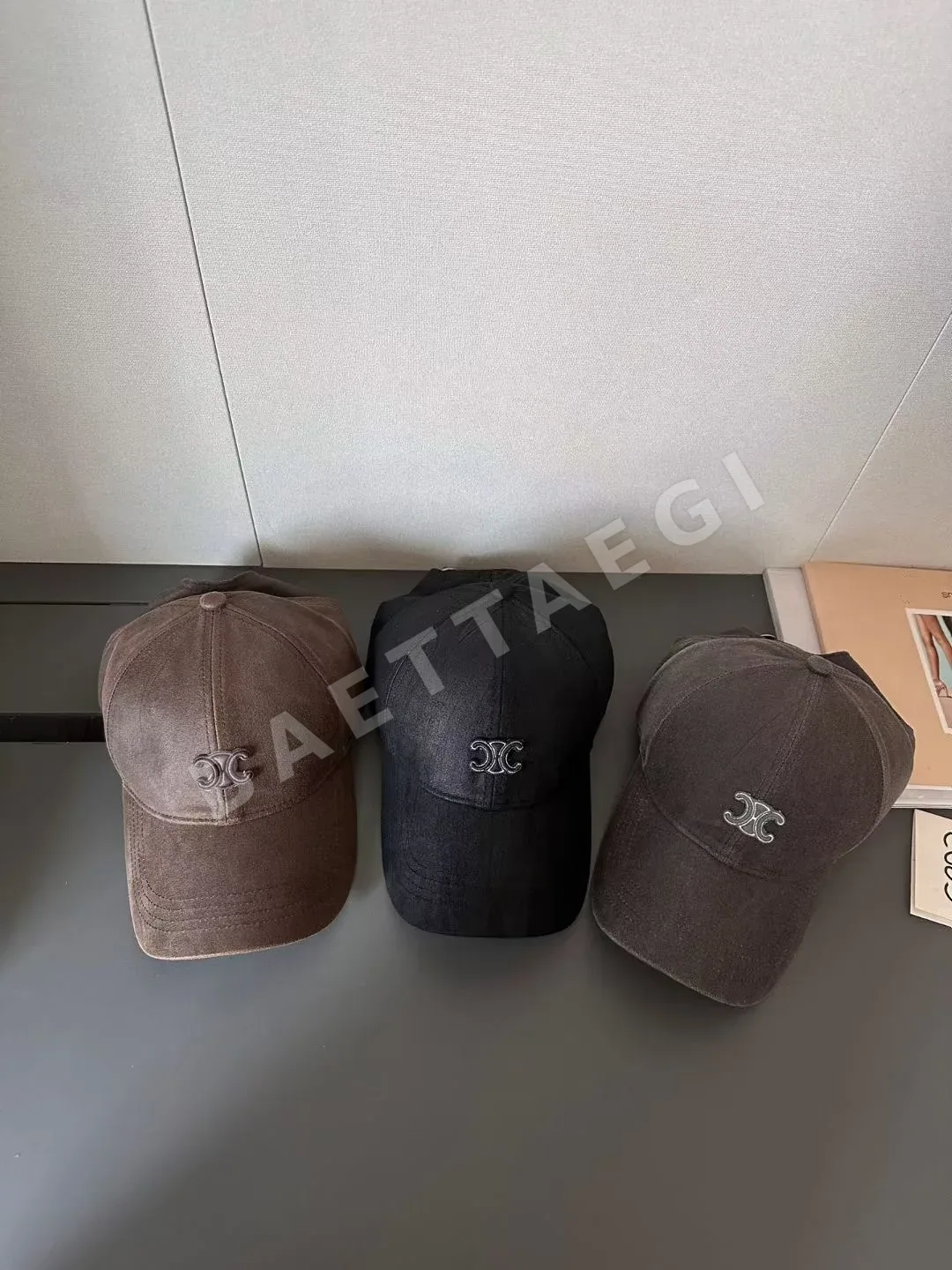 셀린느 배색 매트 질감 야구모자 상세 이미지 9