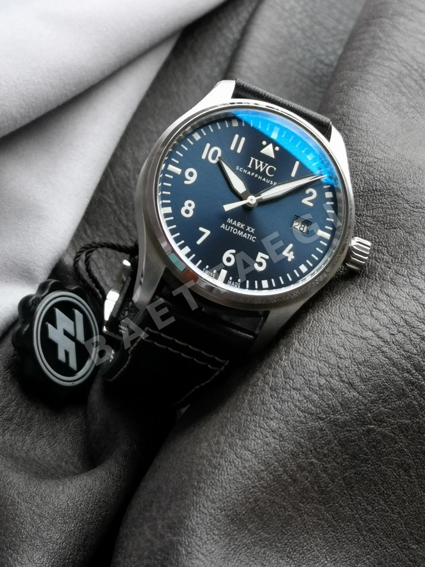 IWC 파일럿 워치 블루 다이얼 가죽 스트랩 자동 시계 IW328203